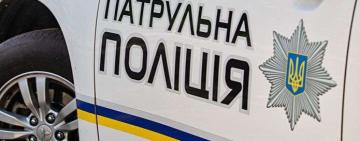 Одеські патрульні допомогли евакуювати громадянина, який потрапив під обстріл ворога